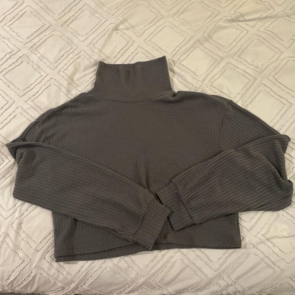 SHEIN Gray Turtleneck Crop Top